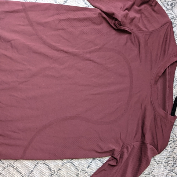 Sold. Set of 2 Lululemon Long sleeve Shirts - Picture 6 of 8